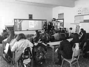 Polyxeni Mantzou during presentation in front of primary school children