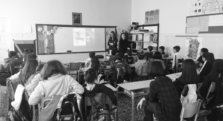 Polyxeni Mantzou during presentation in front of primary school children